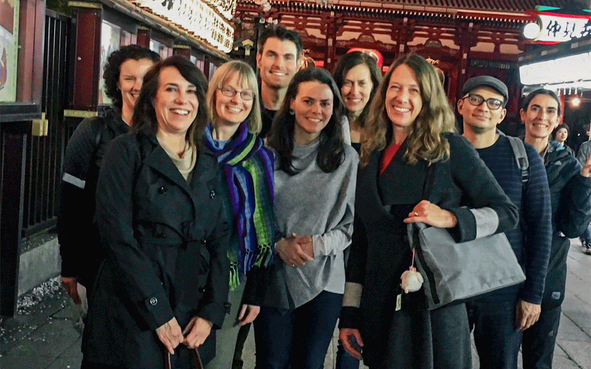 Amy Loewen with small group tour ini Kanazawa, Japan