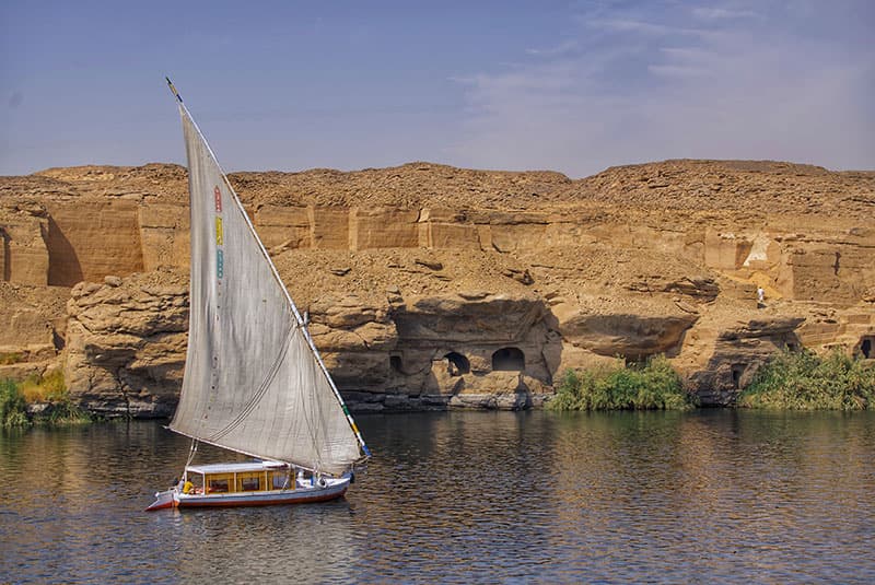 egypt boat on the nile river