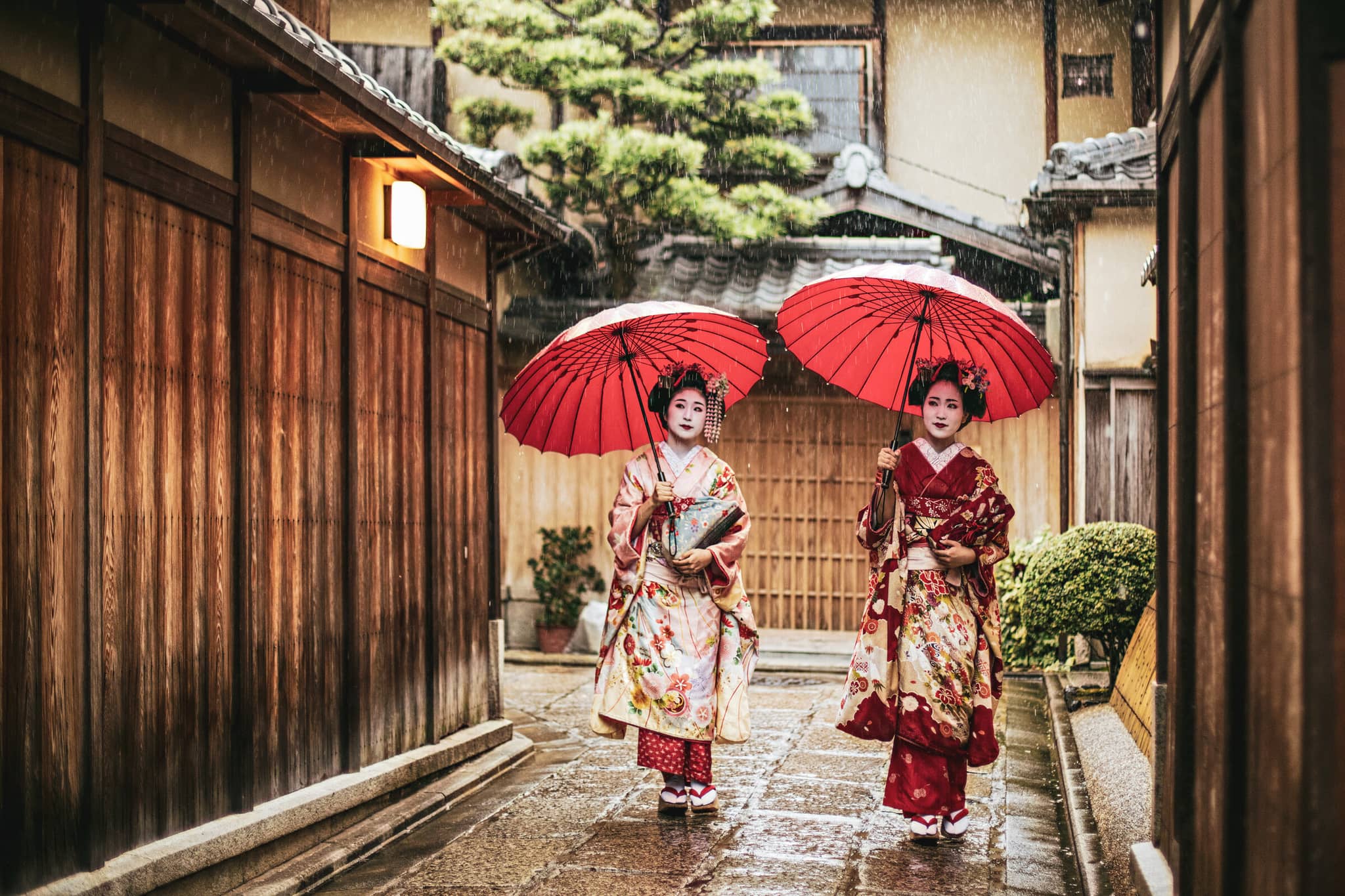 Journey Through Ancient Japan gallery 01 GalleryHero Geisha Japan GettyImages 640250034 XavierArnau