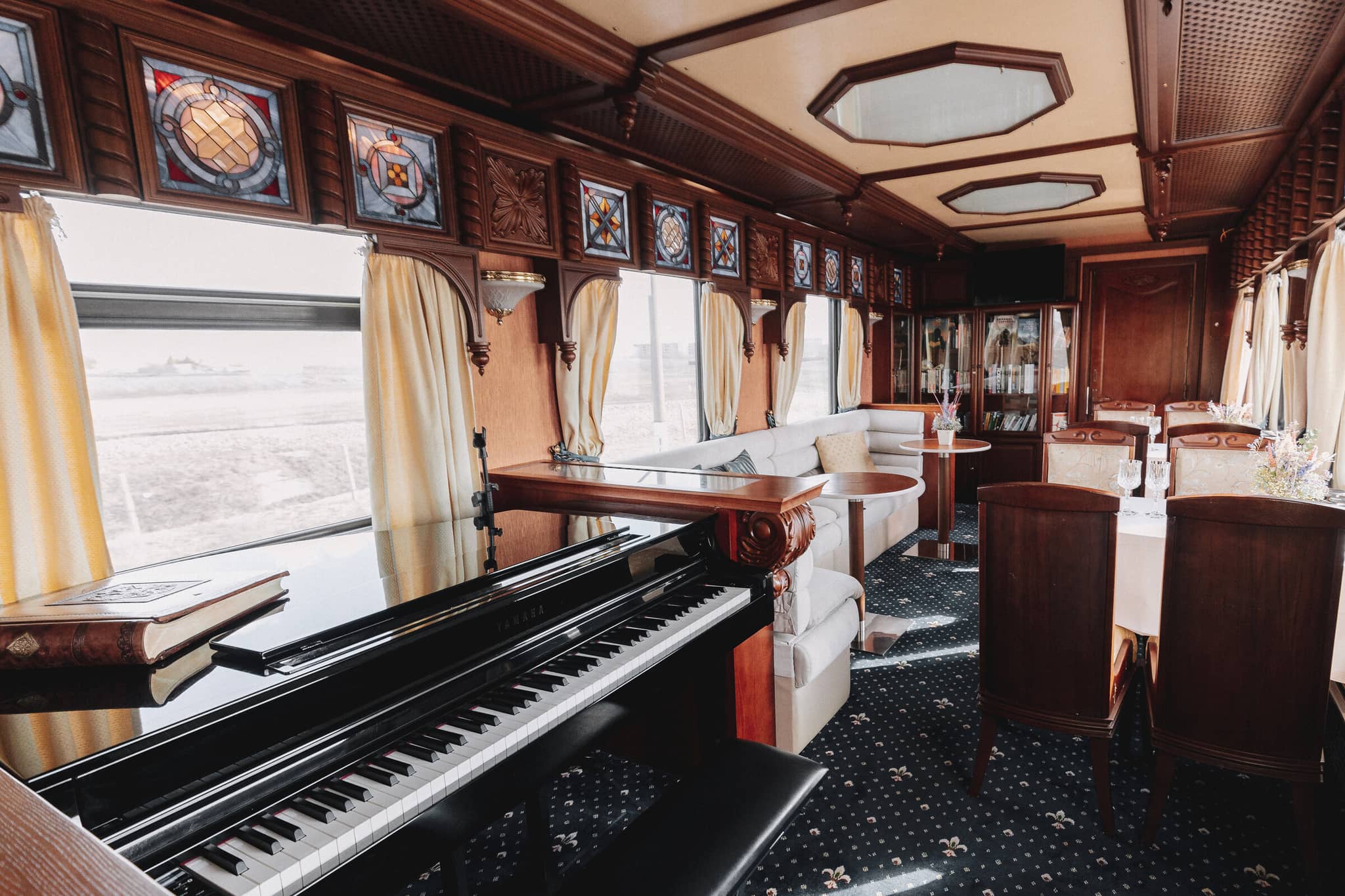 Caspian Odyssey gallery 01 GalleryHero GoldenEagleTrain BarCart GoldenEagle Photo 009