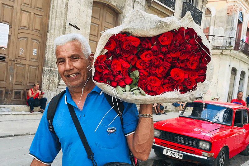 Flower Man Cuba Photo by Ebony OReilly 800x535 1