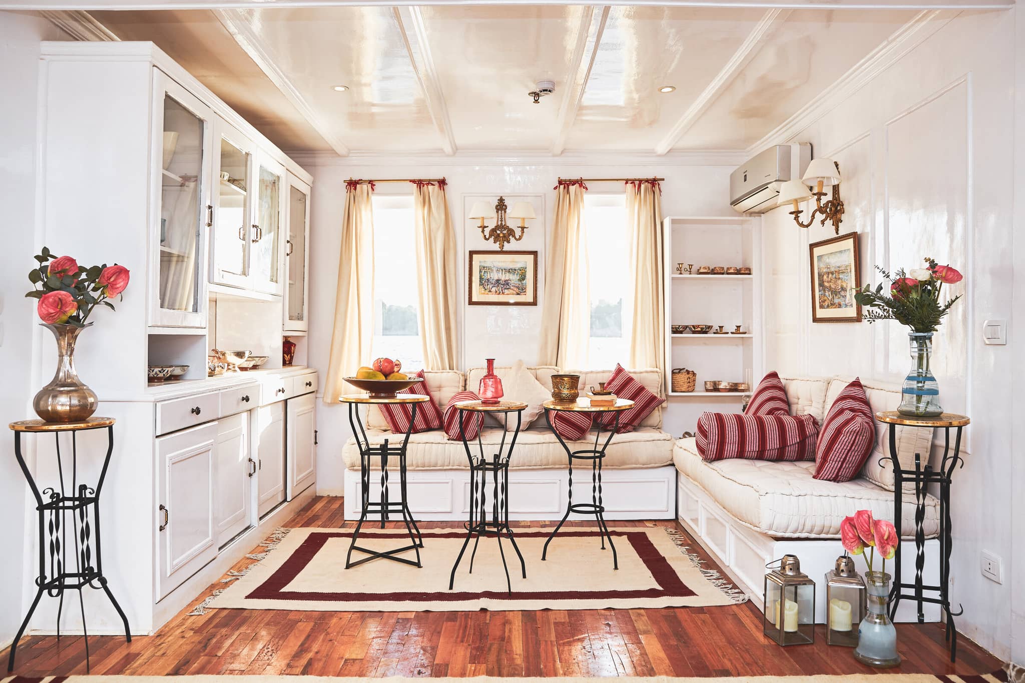 Egypt’s Eclipse gallery Gallery LOTUS dahabeya SALON 5 Lazuli Dahabiehs