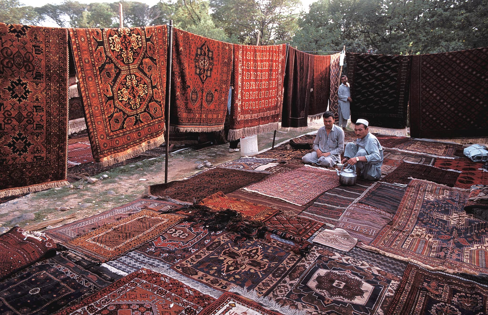 Southern Pakistan: Confluence of Civilizations gallery Gallery3 IslamabadCarpetVendors Pakistan GeoExLuxuryTravel DanitaDelimont RM AS28 PLA0022 SuperRes OliverMarquardt