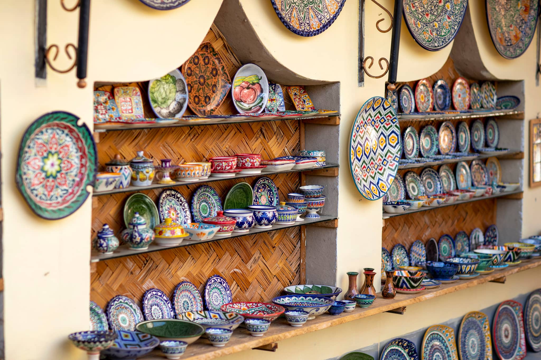 Republics of the Silk Road gallery Gallery5 Ceramics Uzbekistan GeoExLuxuryTravel GettyImages 1866844291 OybekOstanov