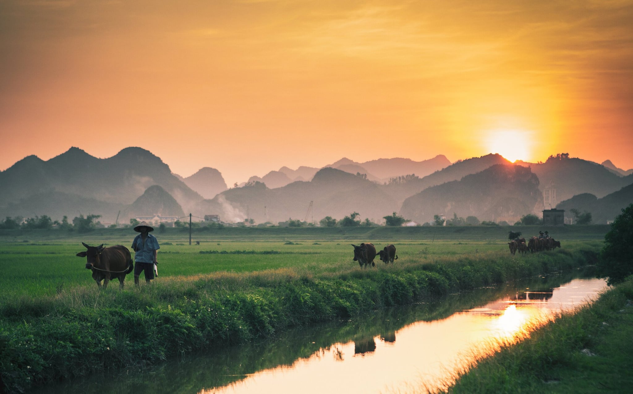 Vietnam travel deeper