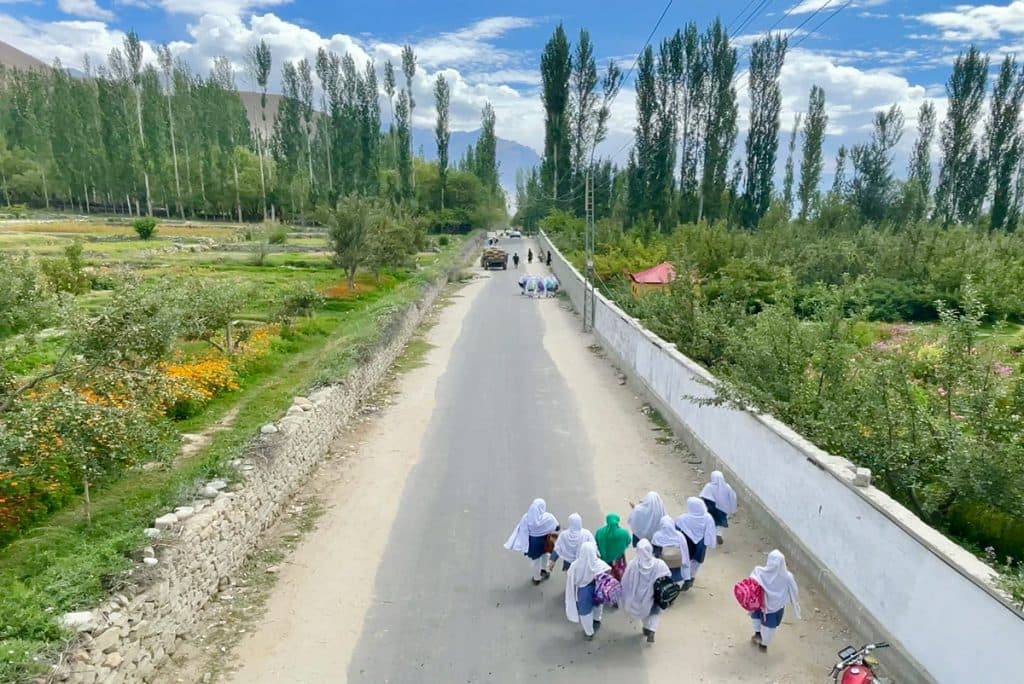 pakistan hunza school girls walking 1024x684